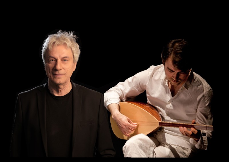 Amby Schillo,
 (Gesang,
 Cello,
 Gitarre,
 Percussion); Hasan Hüseyin Talaz (Balglama)