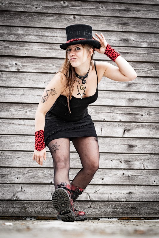 Cynthia Nickschas, Gesang & Gitarre